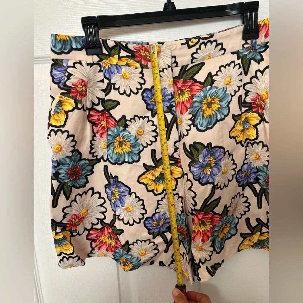! Max&Co - Beige shorts in floral sz 10 - Picture 11 of 11